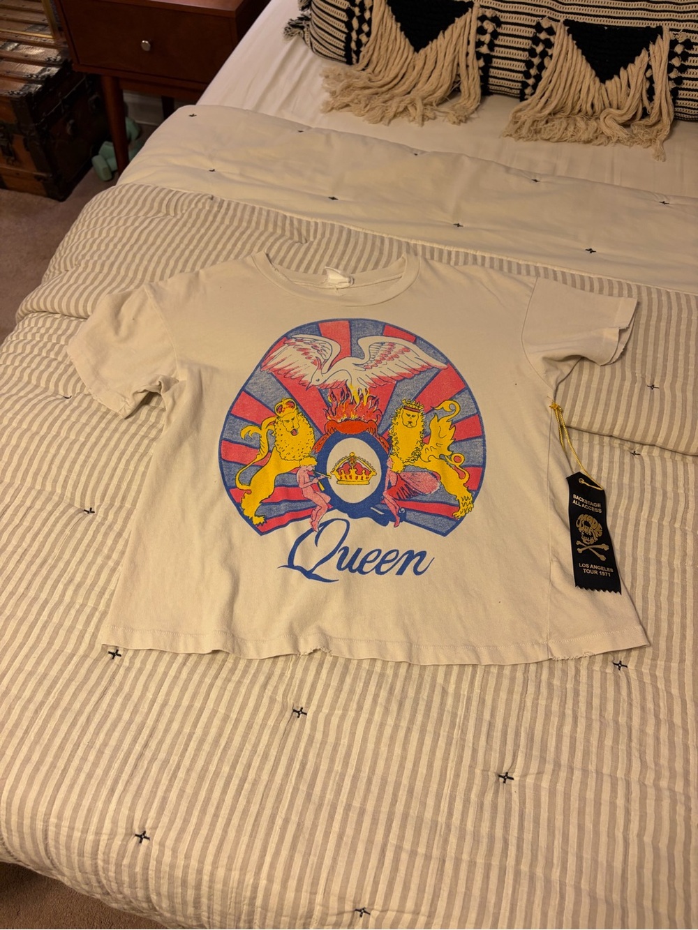 MadeWorn Somebody to Love crop Queen tee